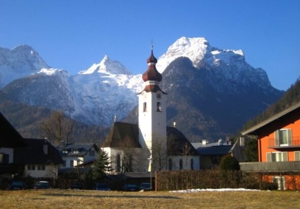 Drei Bäume, ein Brunnen und die schönste Stille – Sankt Martin bei Lofer